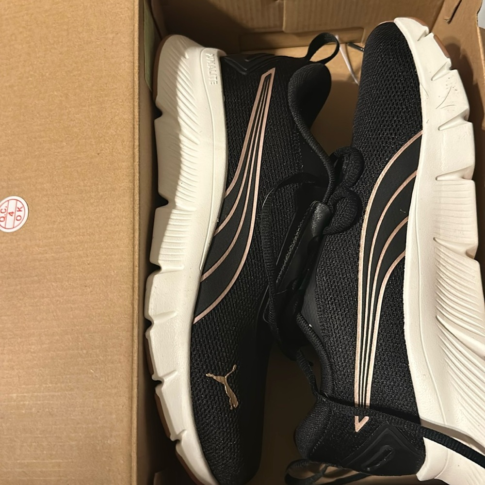 Puma focus light sneakers made in Vietnam lightweight black sneaker